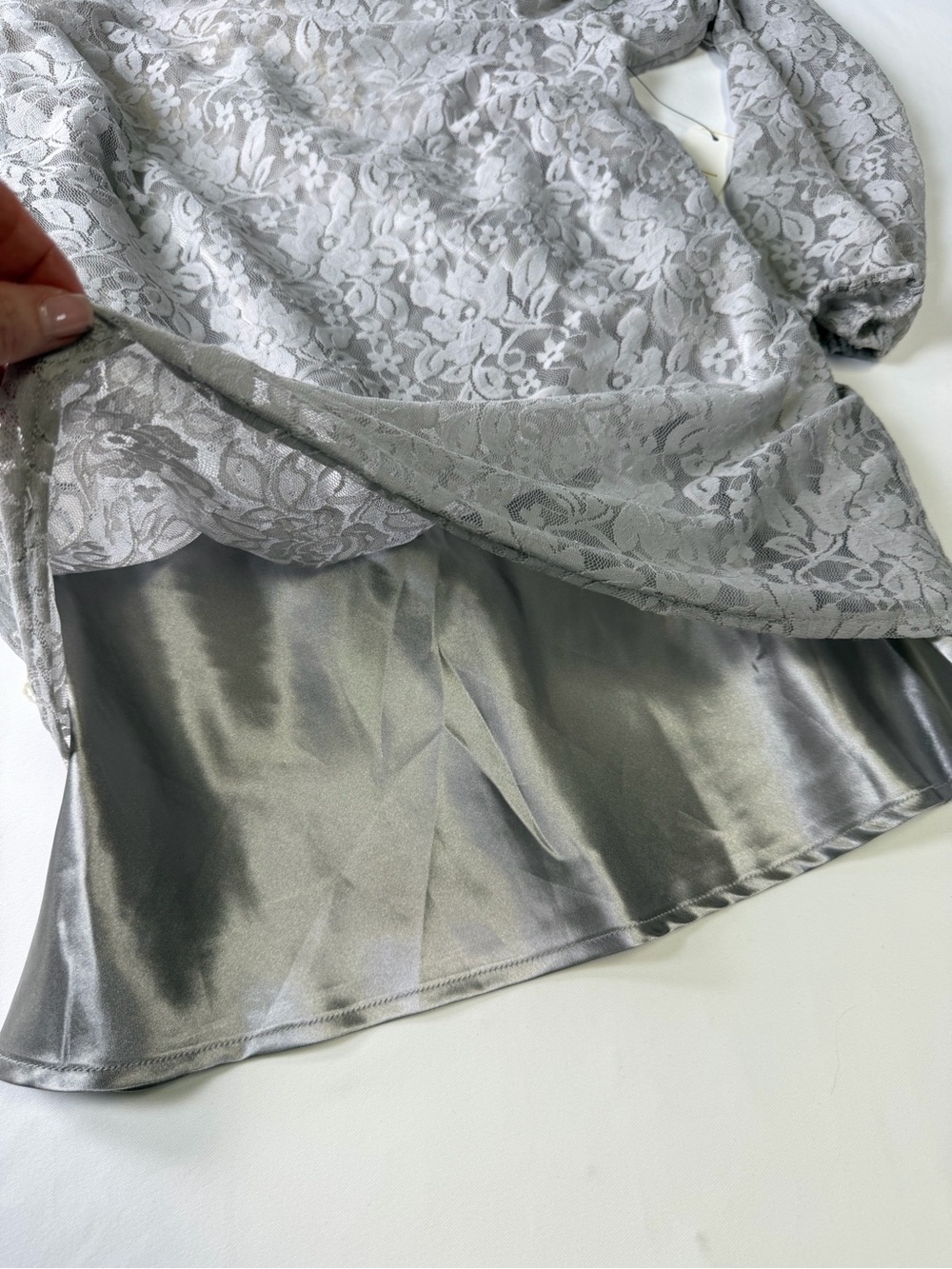 Laundry By Shelli Segal Gray Lace  Feminine Blouse with Underlined Camisole- 6 - Picture 11 of 15
